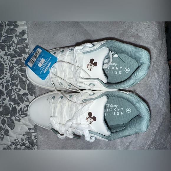 Children’s Mickey and friends sneakers size 4 - Picture 7 of 7
